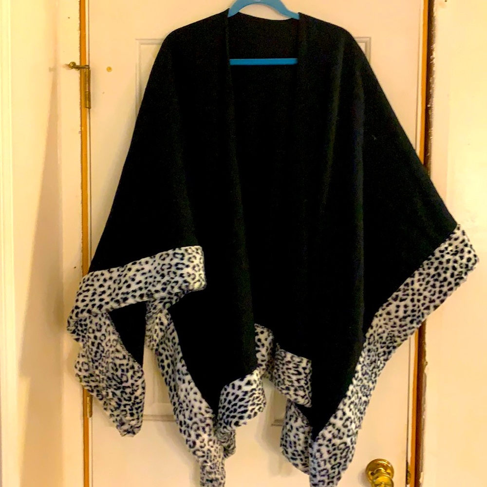 Black/white leopard print cape.